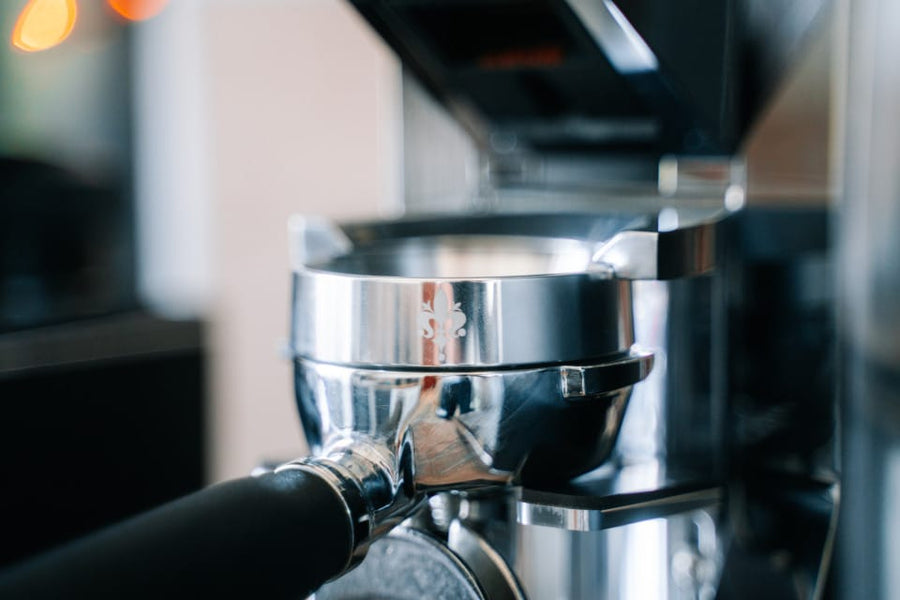 Eureka Mignon Stark W 65 — portafilter fitted with the included Mignon dosing funnel
