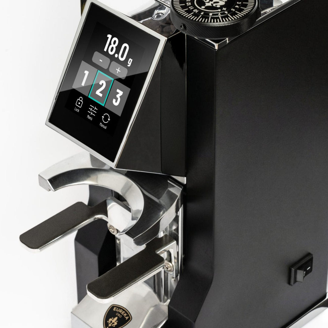 Eureka Mignon Stark W 65 — touchscreen showing an 18g dose above the universal fork
