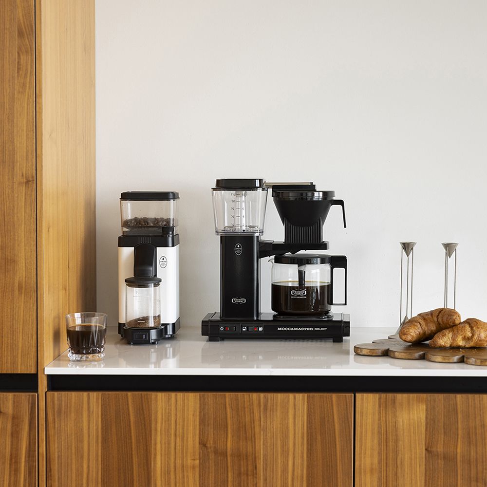 Moccamaster KM5 Burr Grinder in Matte White BY THE COFFEE BEAUTIFUL COFFEE COMPANY UK LONDON SURREY